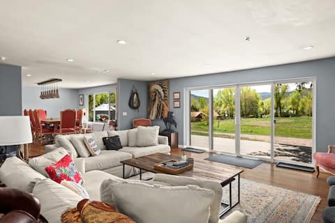 Close to Ski Resorts, Walk to Town