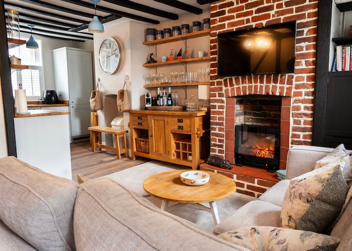 Grade Ll Listed Property, Newly Renovated Home - Harwich