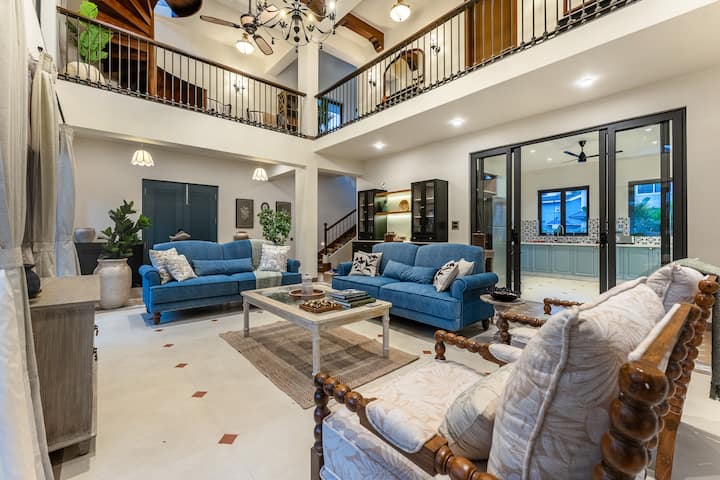 Living room image 7