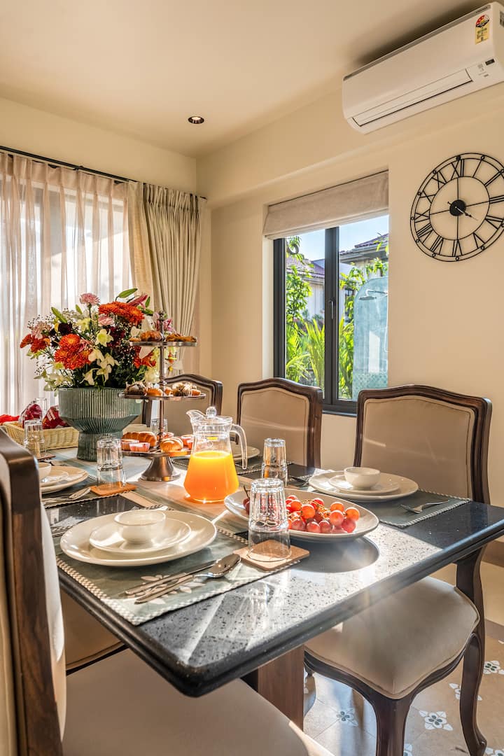 Dining area image 2