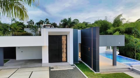 Luxury House with Infinity Pool + Movie Theater in Cerritos