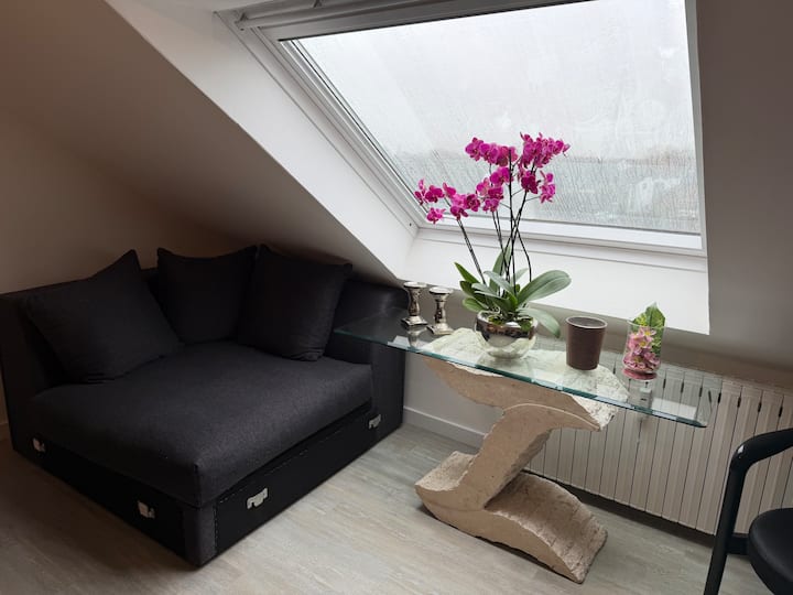 Bright & Modern, 2 Bedroom Apartment Near City - Meerbusch
