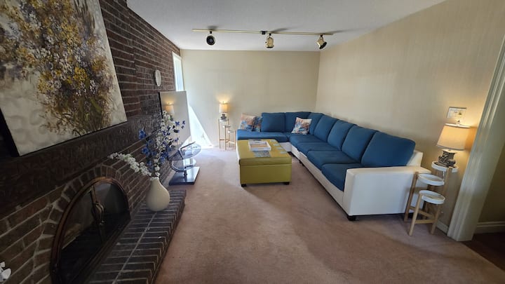 Thornhill Retreat | 4br, Pool & Bar | Sleeps 10+ - マーカム