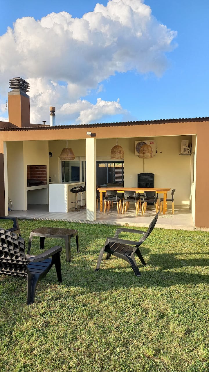 Casa Luminosa En Excelente Estado - Miramar