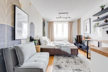 608 Ječná Square Studio Apartment, Central + Netflix