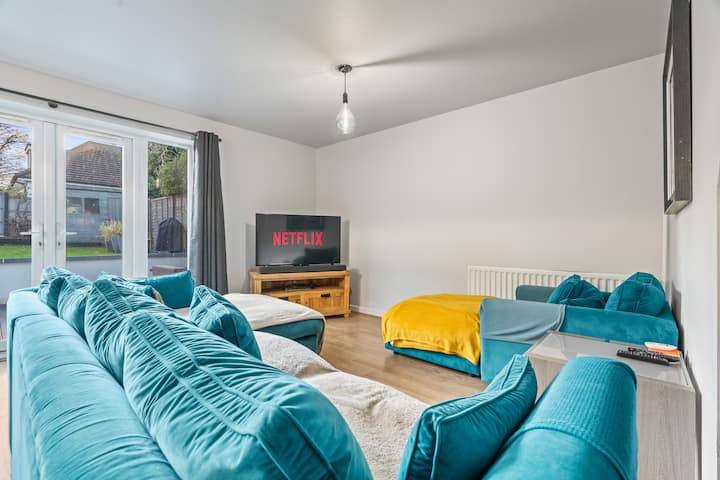 Long Stays 4br House | Van Parking | Sleeps 8 - Watford