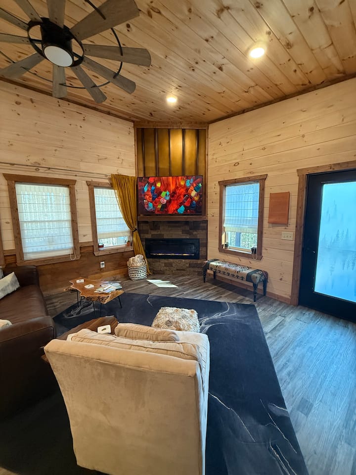 Ruby’s Retreat In Mountain Resort - Ellijay, GA