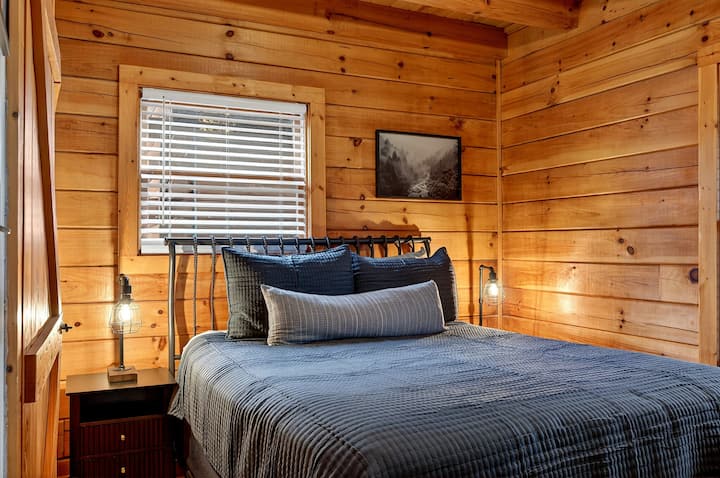 1 Queen bed