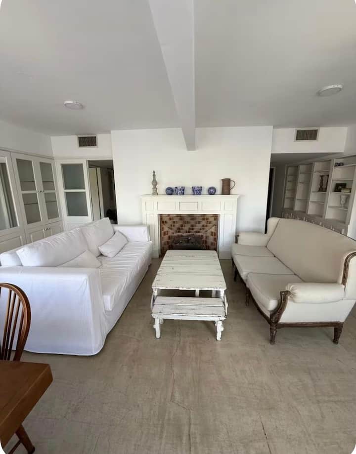 Beautiful apartment facing Plaza Mitre