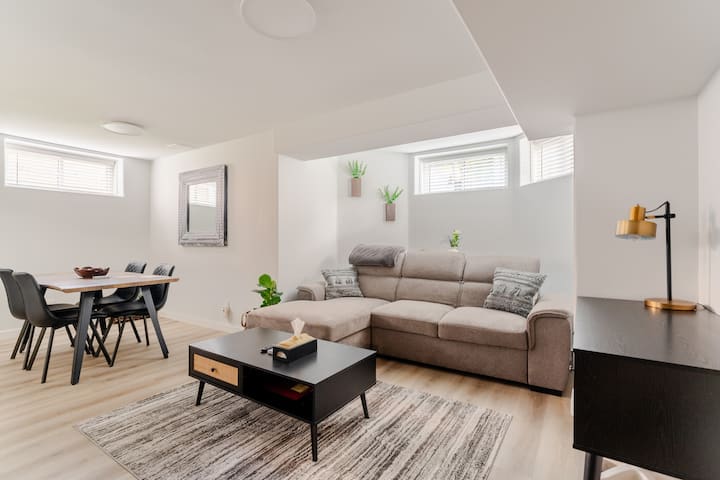 Private & Spacious 2 Bed Apt W/ Separate Entrance - Ottawa