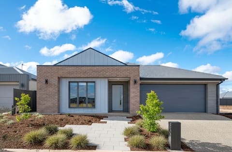 3-Bedroom Home | Flexible Beds | North Shepparton