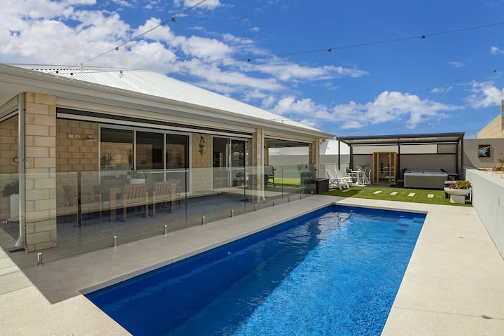 Surf View Retreat - Walk To Beach, Fishing & Golf - Mandurah