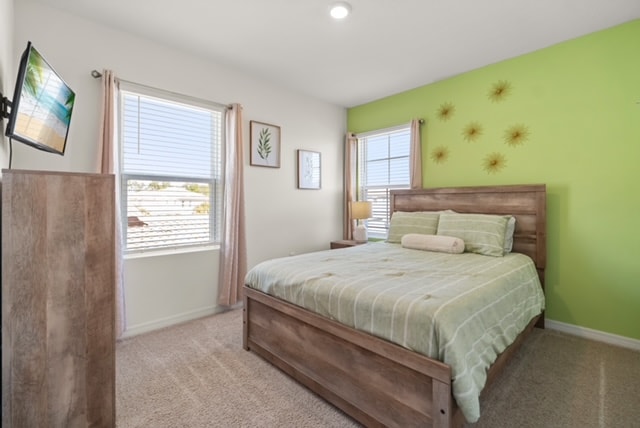 Отпуснете се в спокойна спалня с плюшено двойно легло и телевизор, идеални за спокойни нощи и релаксиращо време за почивка.