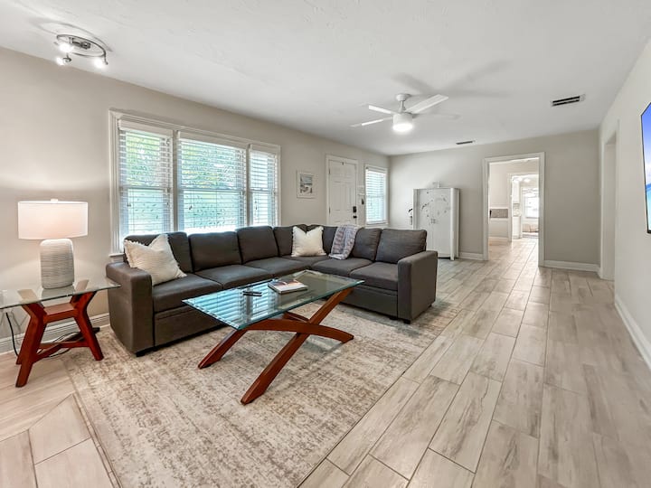 Cocktail Pool, Giant Yard! 4br/2ba 15 Min To Beach - ブレーデントン, FL