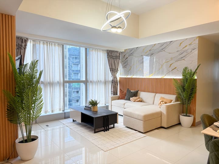 New Modern 3br Uptown Bgc 8 Beds @ Mitsukoshi Mall - Pasig