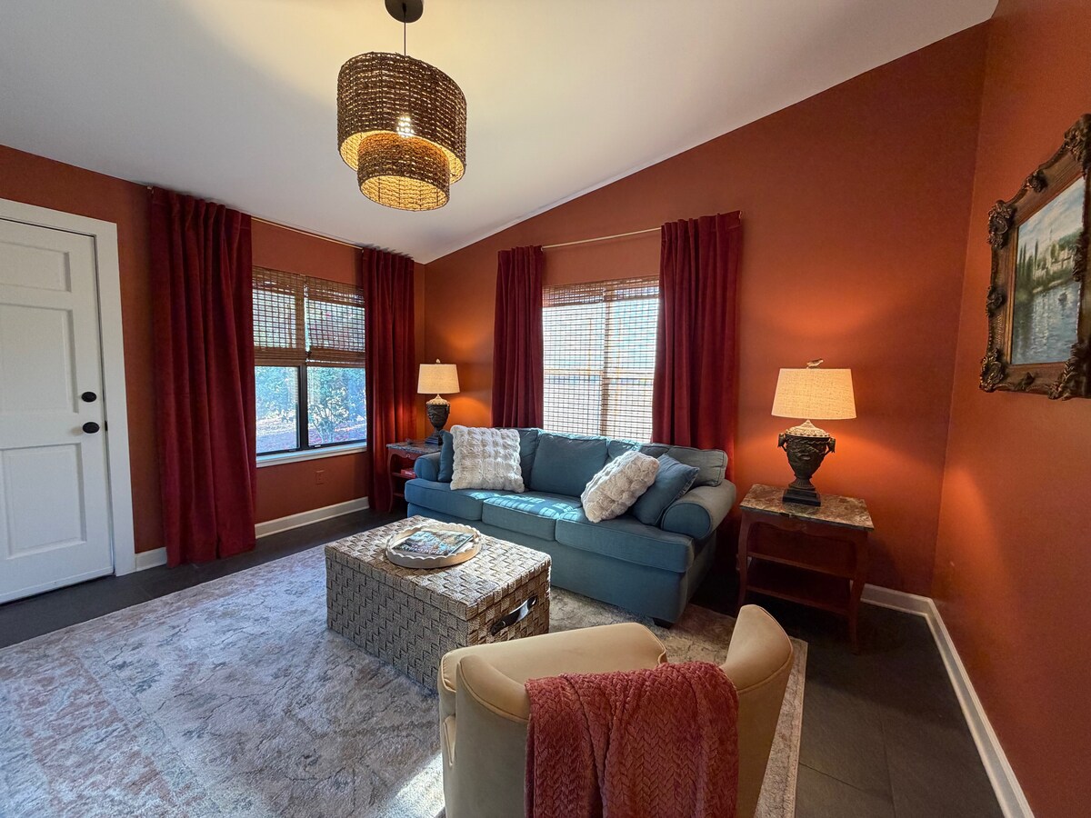 Top performing Airbnb: Hollybourne Cottage in Thomasville