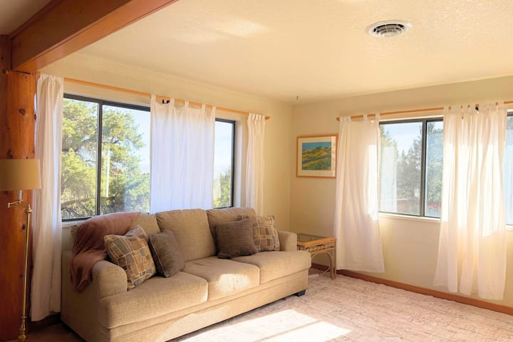 Elegant Lofted Home | Hiking & Red Rock Views - Kanab, UT