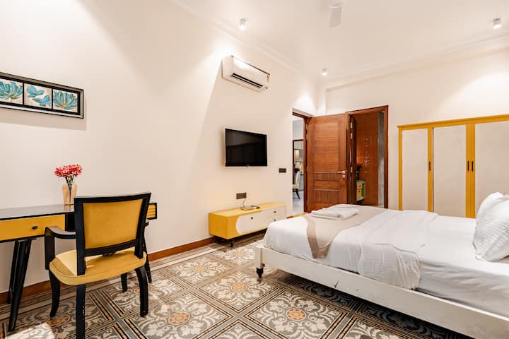 Bedroom 1 image 2
