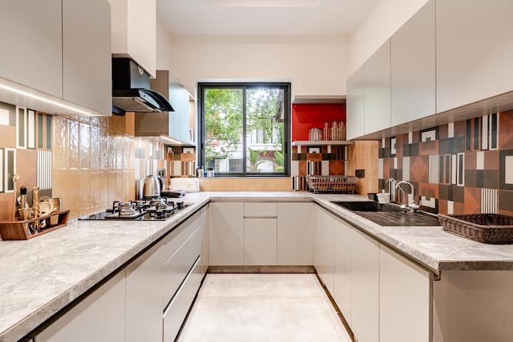 Full kitchen image 1