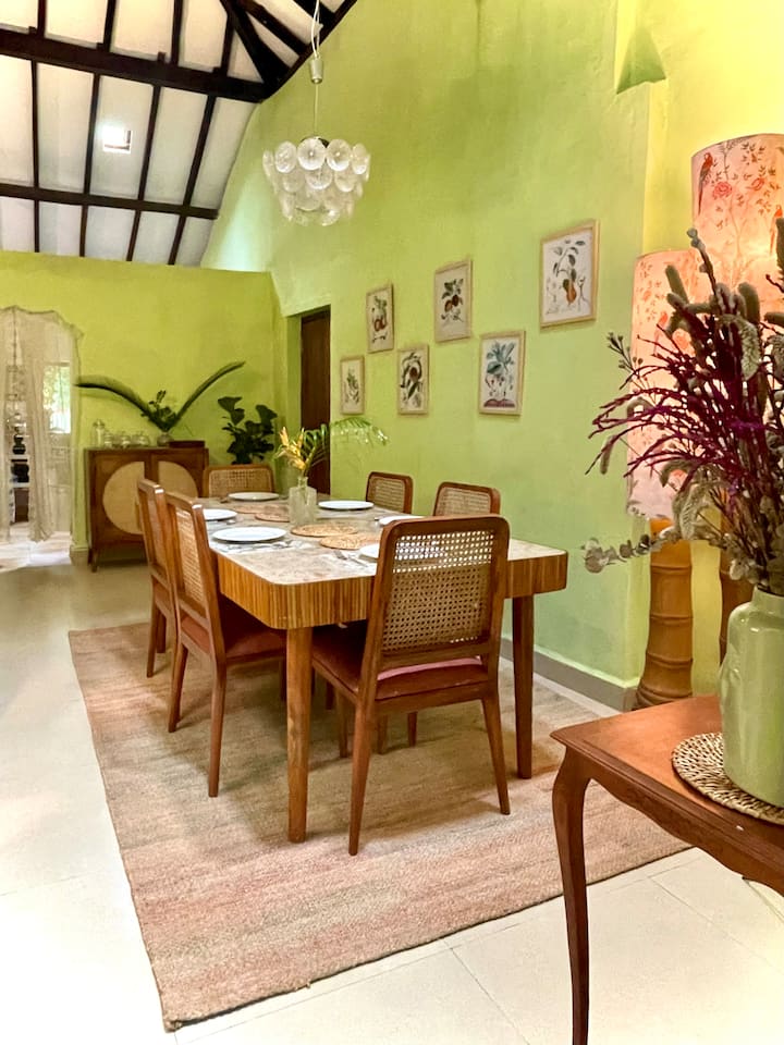 Dining area image 1