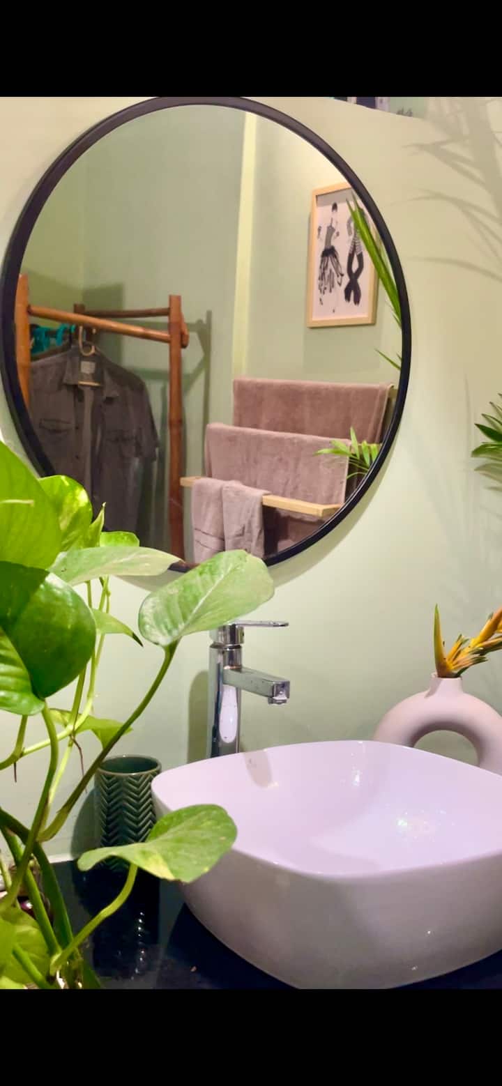 Full bathroom 2 image 1