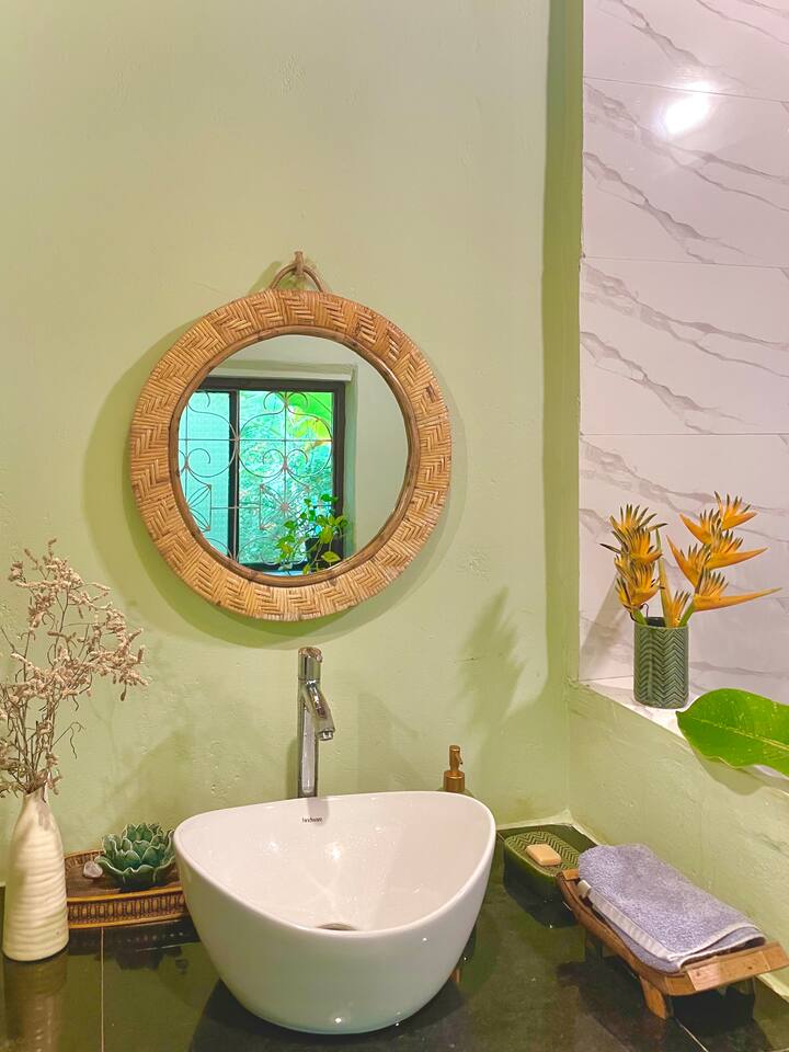 Full bathroom 1 image 1