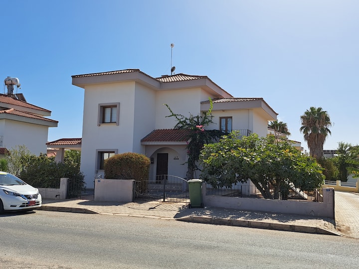 Villa With Large Pool - Famagusta