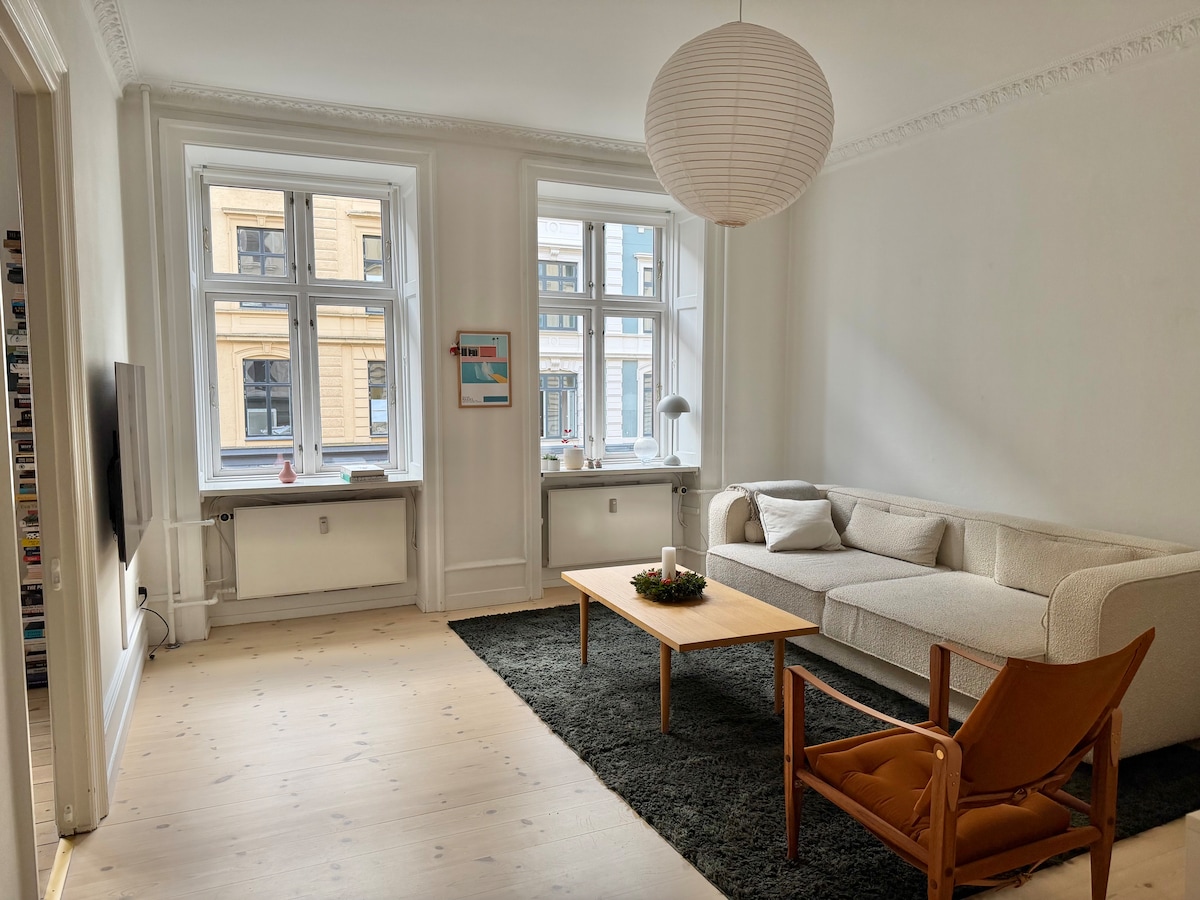 View of 2-Piece Modern Scandinavian Dining Chairs, Curved Wood Backrest with ...