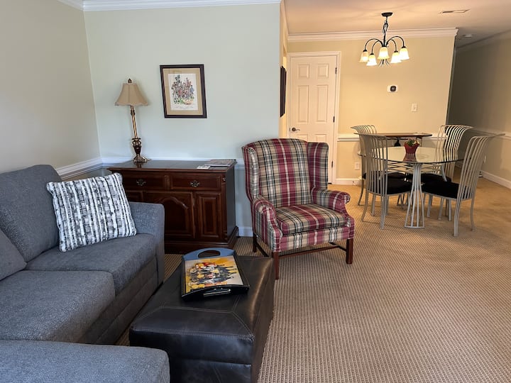 King Bed, Gated Resort Community, Sleeps 4, Pool - Yorktown, VA