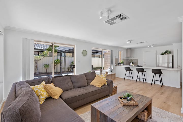 Yanchep Coastal Retreat | 4x2 Family Beach Getaway - Yanchep