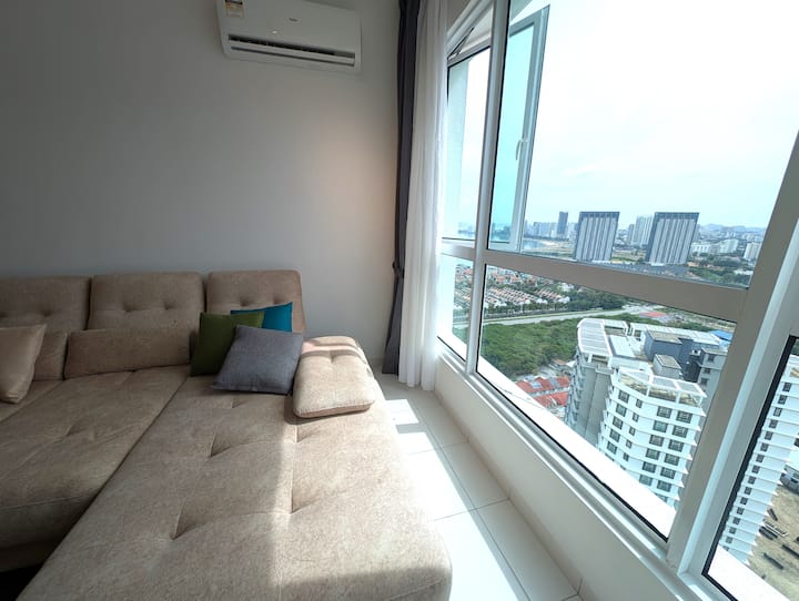New Sea View Prime Spot Modern City + Big Pool - Penang