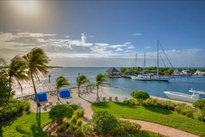 Lux Yacht Stay - Private Resort Style (Amenities!) - Florida Keys, FL