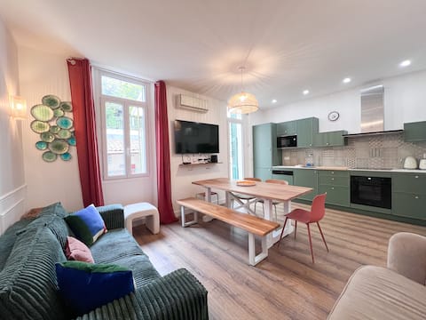 Top Airbnb: Cannes Beach: 4 bedrooms, garden and parking à Cannes