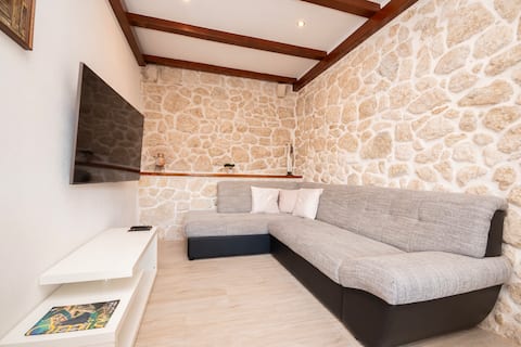 Top Airbnb: Stone House in Podgrađe