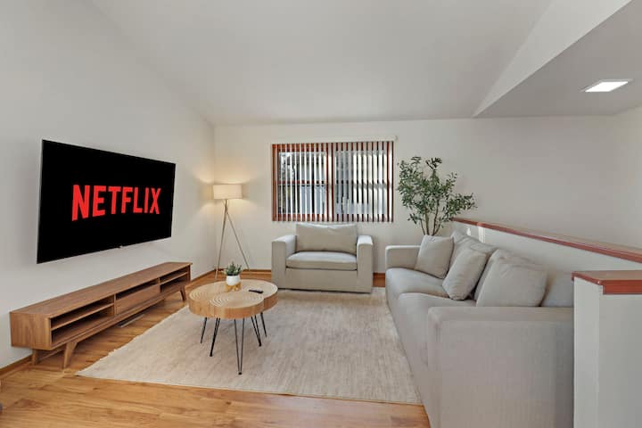 Modern 6br 2bth Home Libertyville • Near Navy Base - Lincolnshire, IL
