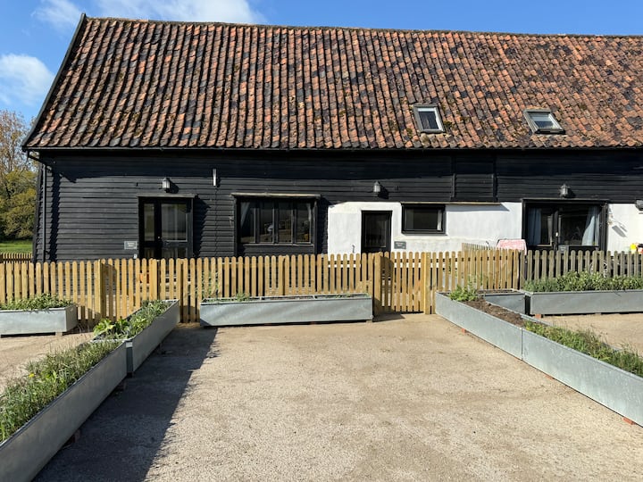 Family Barn Stay | 3 Bedrooms | Suffolk Farm - Diss