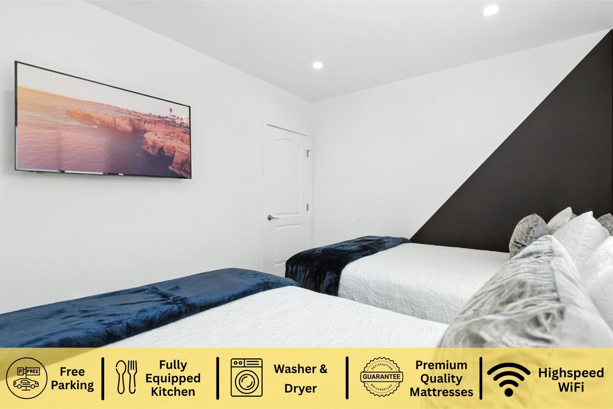 Geniet van 2 grote queensize bedden, kastruimte en Smart TV.