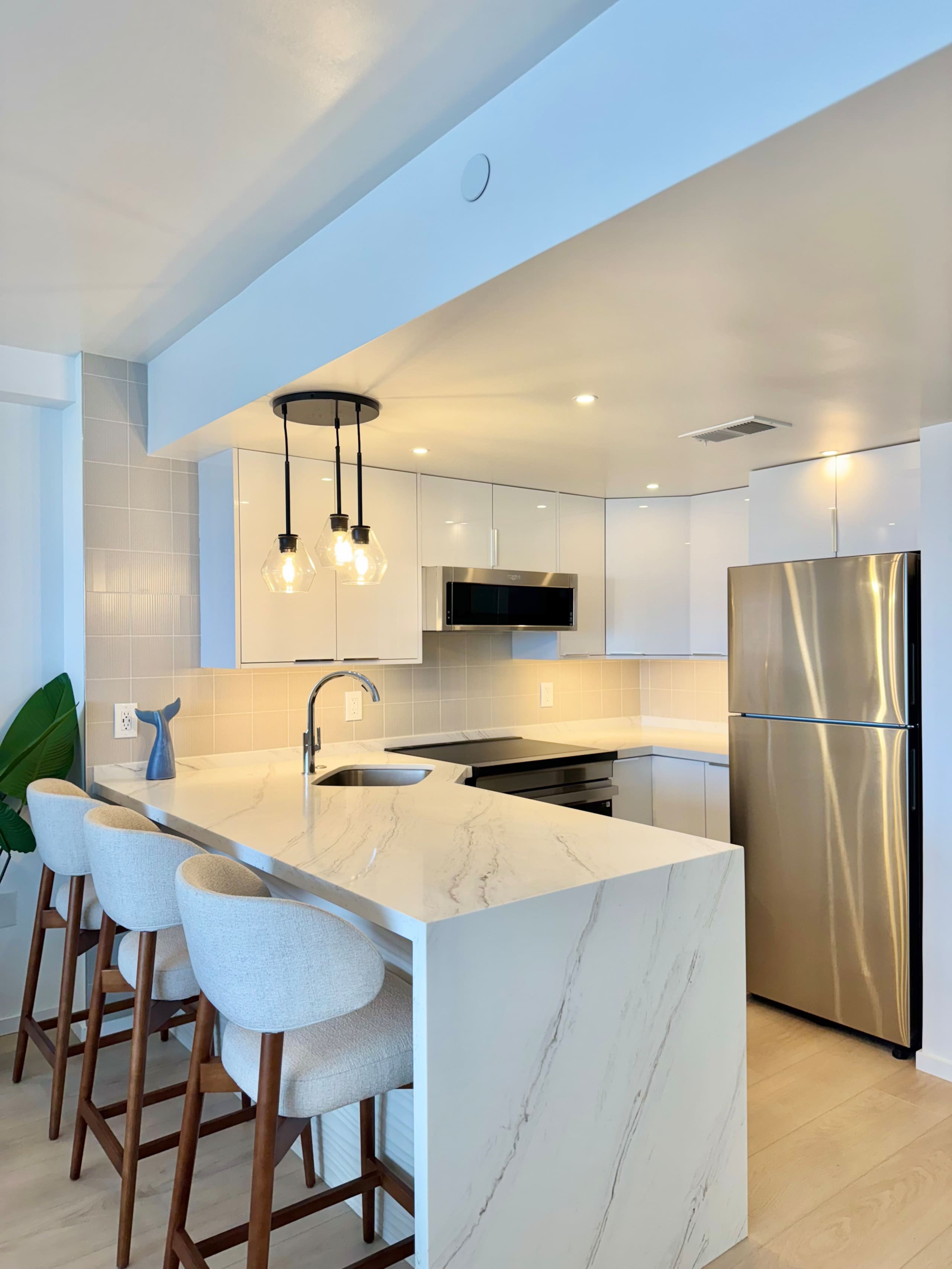 Condo in Honolulu · ★4.96 · 1 bedroom · 2 beds · 1 private bath - Image 27
