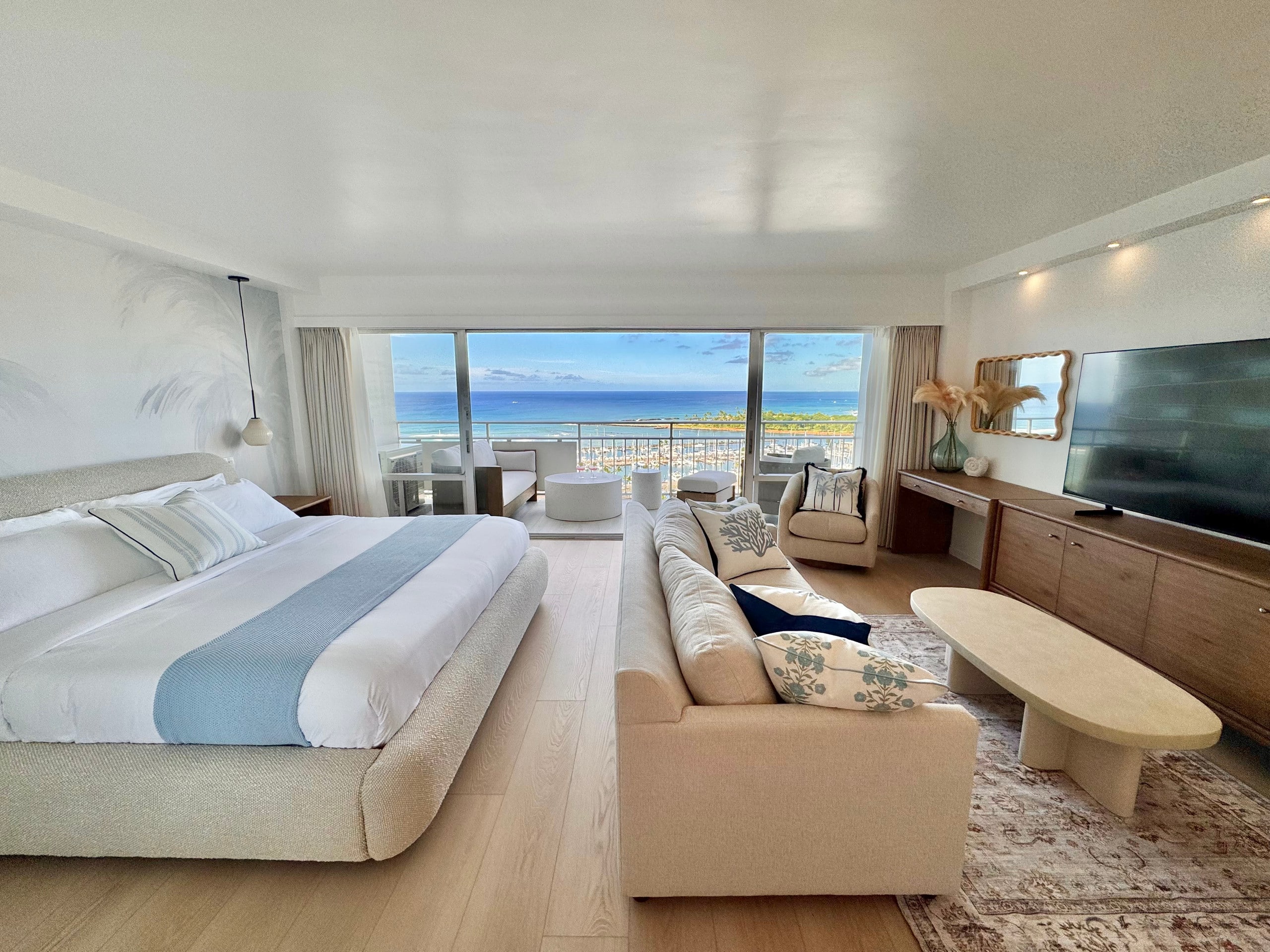 Condo in Honolulu · ★4.96 · 1 bedroom · 2 beds · 1 private bath - Image 16