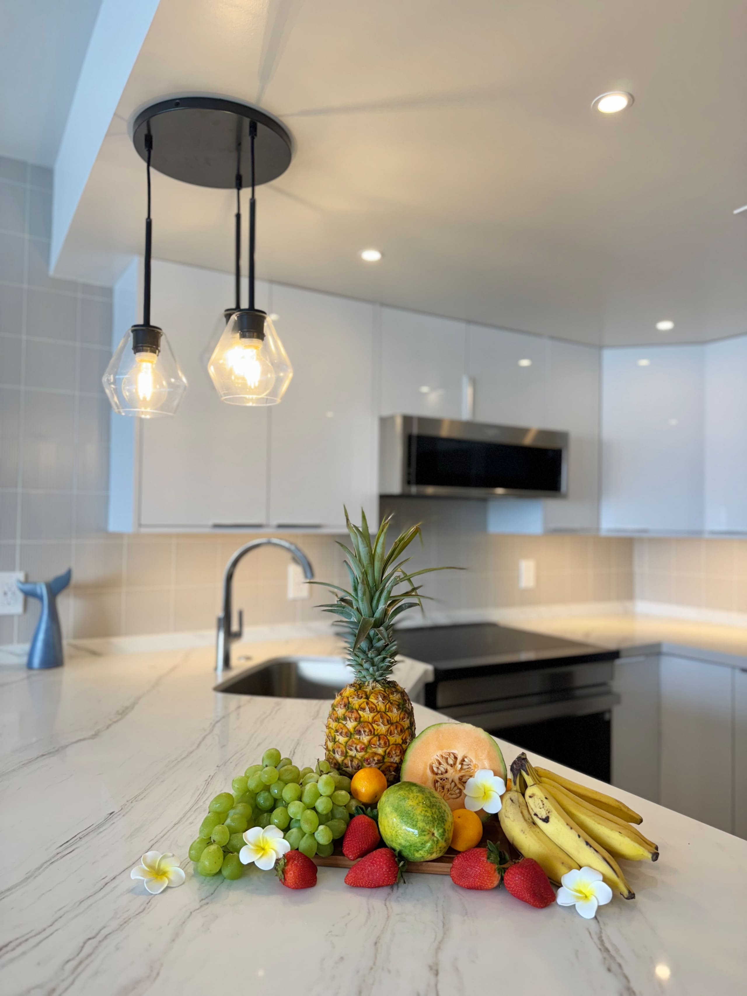 Condo in Honolulu · ★4.96 · 1 bedroom · 2 beds · 1 private bath - Image 31