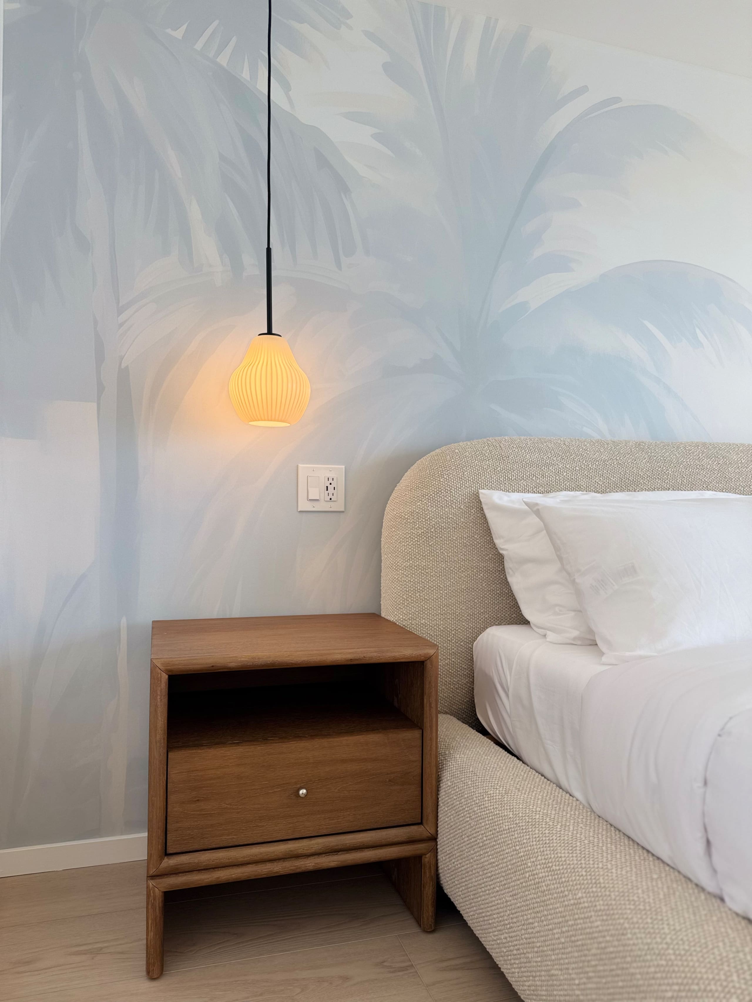 Condo in Honolulu · ★4.96 · 1 bedroom · 2 beds · 1 private bath - Image 25