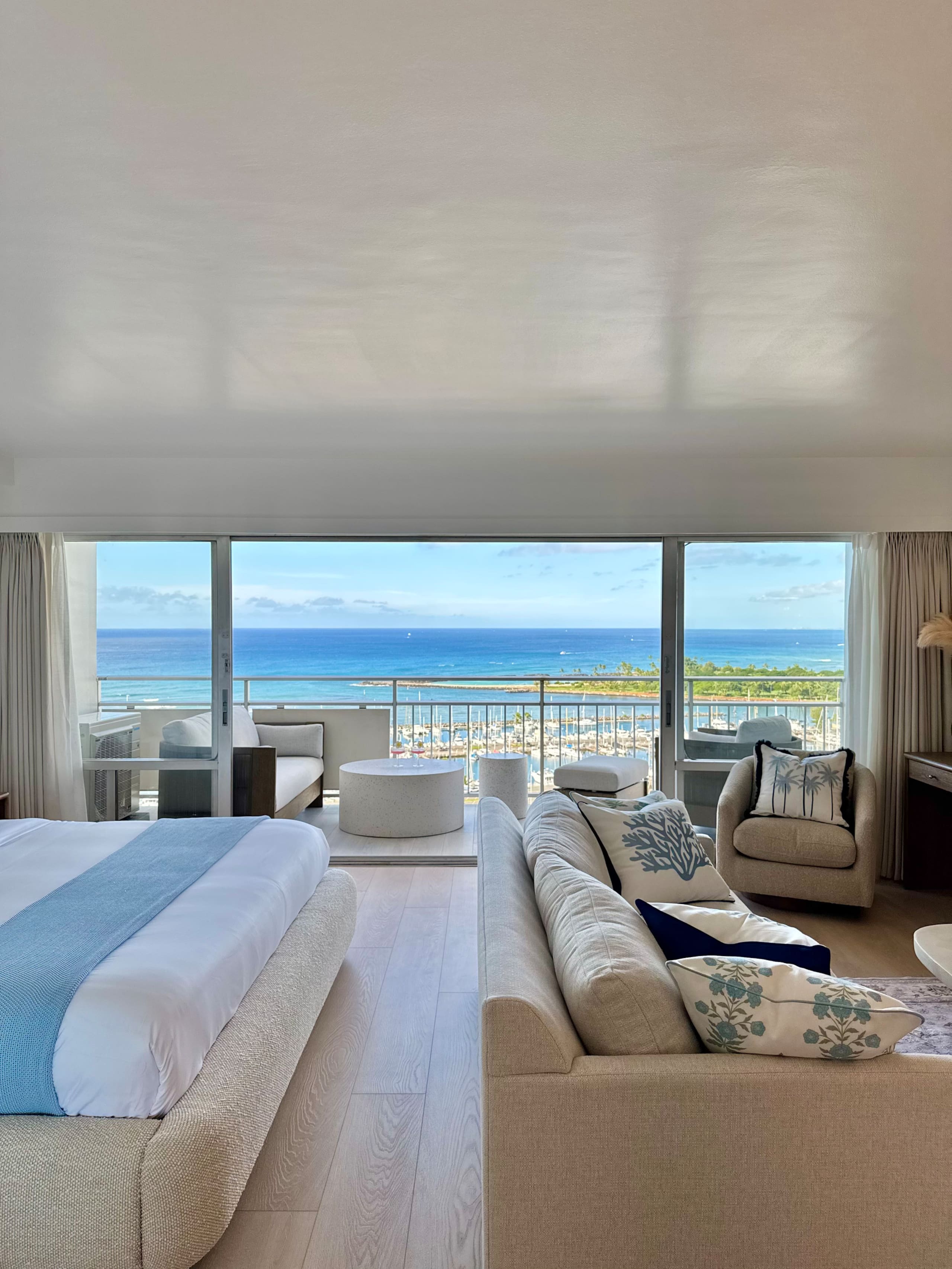 Condo in Honolulu · ★4.96 · 1 bedroom · 2 beds · 1 private bath - Image 17
