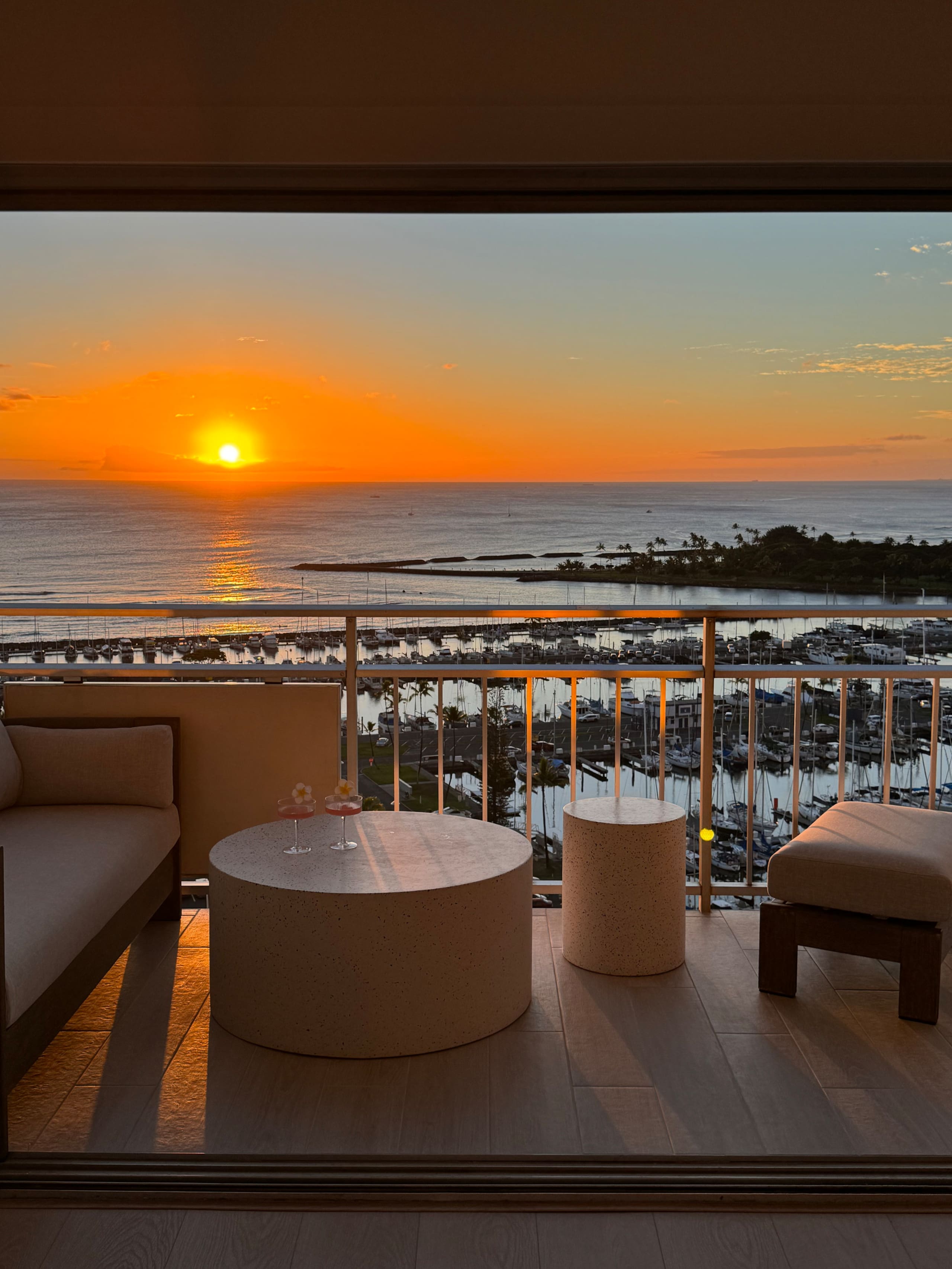 Condo in Honolulu · ★4.96 · 1 bedroom · 2 beds · 1 private bath - Image 9
