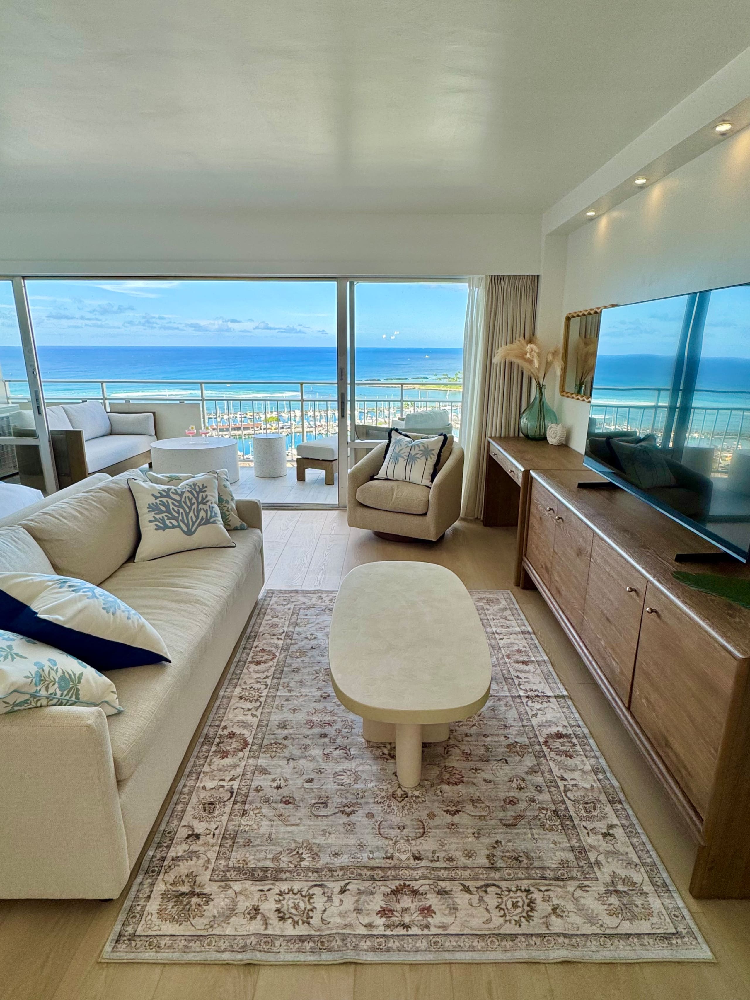 Condo in Honolulu · ★4.96 · 1 bedroom · 2 beds · 1 private bath - Image 2