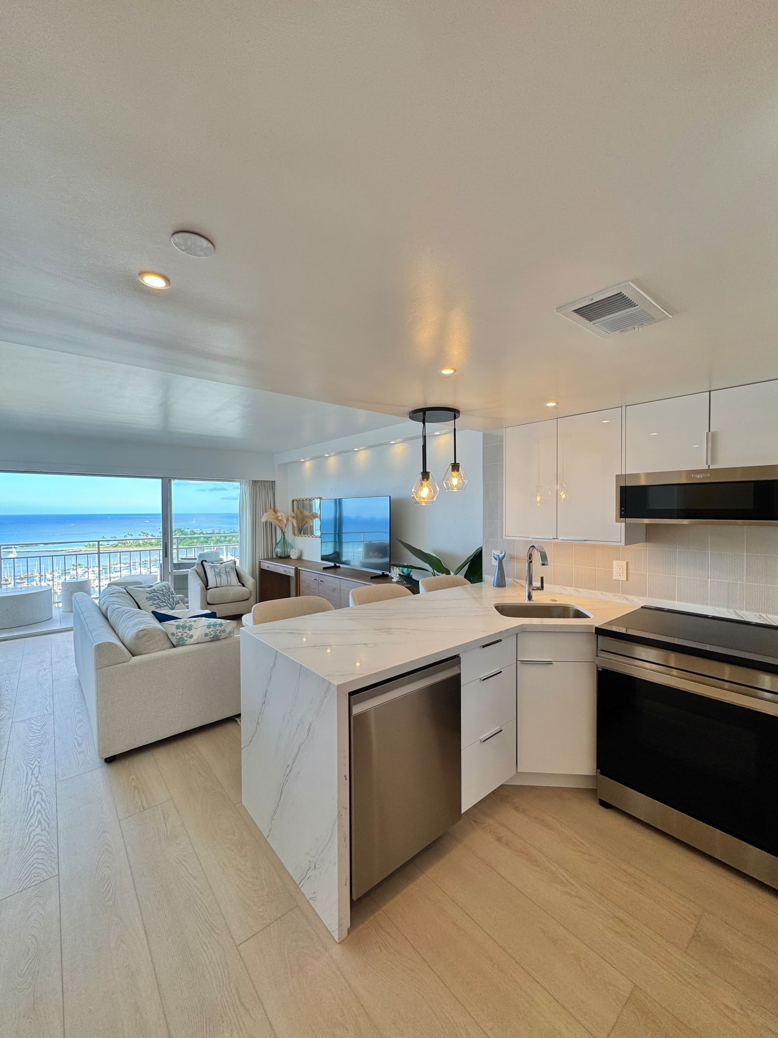 Condo in Honolulu · ★4.96 · 1 bedroom · 2 beds · 1 private bath - Image 26