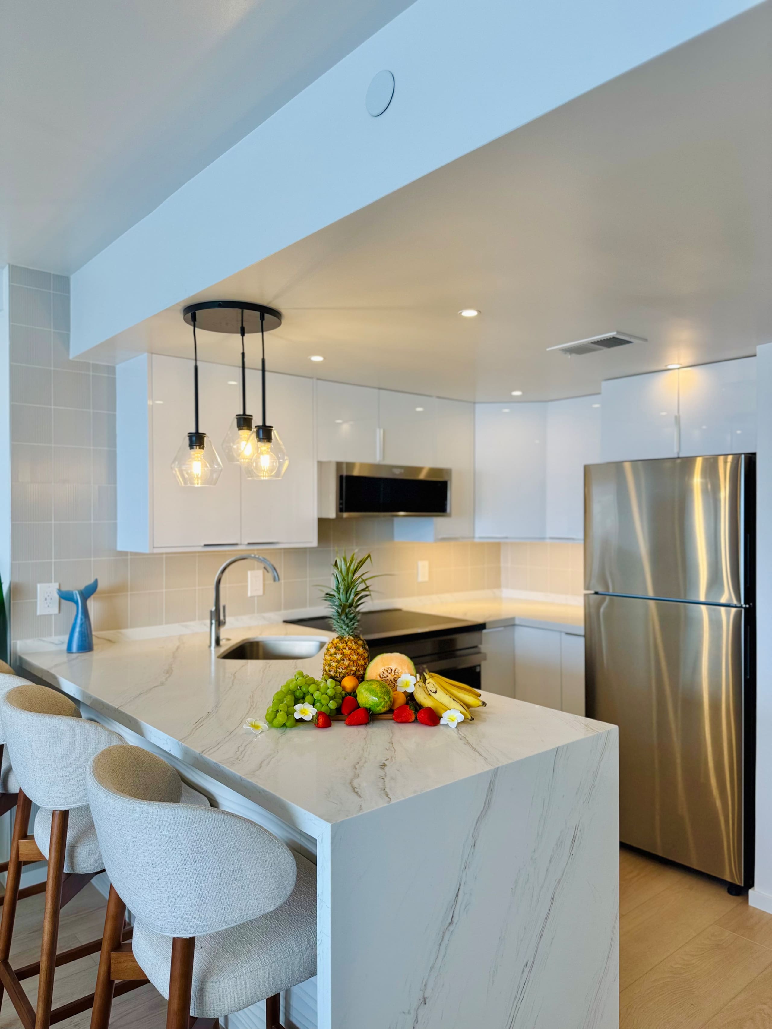 Condo in Honolulu · ★4.96 · 1 bedroom · 2 beds · 1 private bath - Image 30