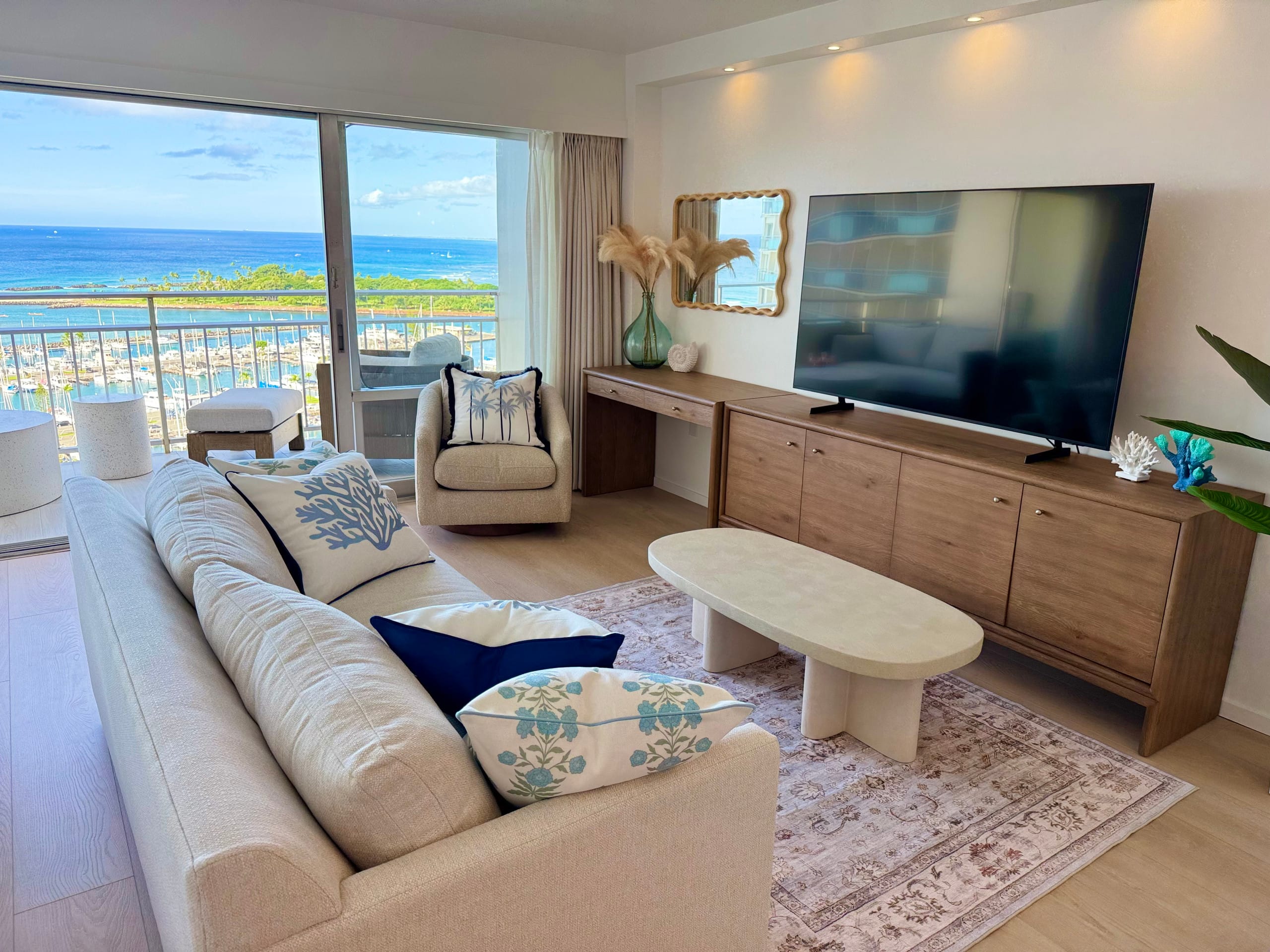 Condo in Honolulu · ★4.96 · 1 bedroom · 2 beds · 1 private bath - Image 8