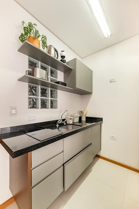 Imóvel de sucesso: Cozy and practical, just steps from a 24-hour street em Curitiba