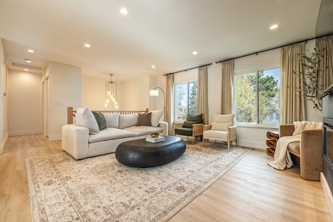 Top performing Airbnb: Designer Centennial Home | 2 Living Rms + King Bds in Centennial