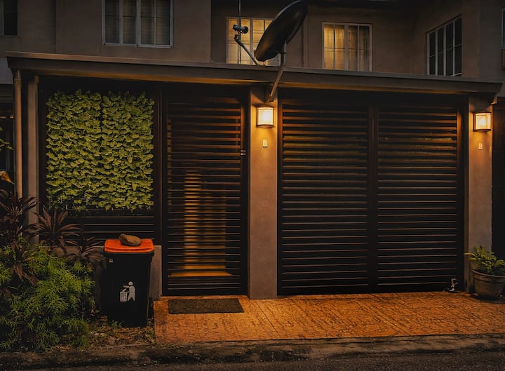 Minimalist 2-br House • Wifi • Netflix • Parking - Cavite City